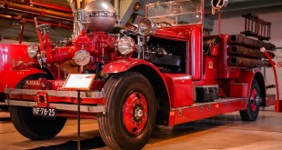 Brandweerwagen de Arend Fox - Brandweermuseum Hellevoetsluis/NL