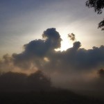 Grillige wolken met mist in de ochtendzon - Vierpolders sep-2012
