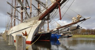 2015-04 Vele zeilschepen in de oude havens - Race of the Classics (Hellevoetsluis)
