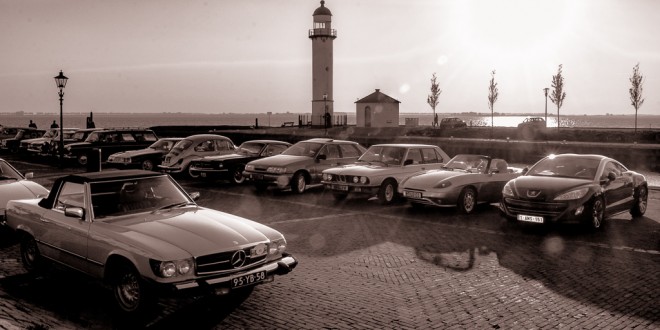Classic en Vintage Cars at the Lighthouse, all bright and shiny. An excellent moment to play with photo contrast and to enjoy the sunset.