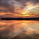 Spectaculair kleurenspel bij zonsondergang aan het strand - Hellevoetsluis/NL