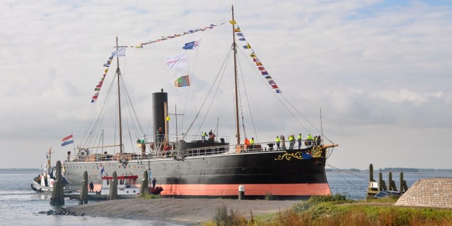 2013-10 Aankomst Museumschip De Buffel - Droogdok Jan Blanken (Hellevoetsluis)