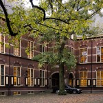 Het Haagse "Binnenhof" met omliggende regeringspanden. - Den Haag/NL